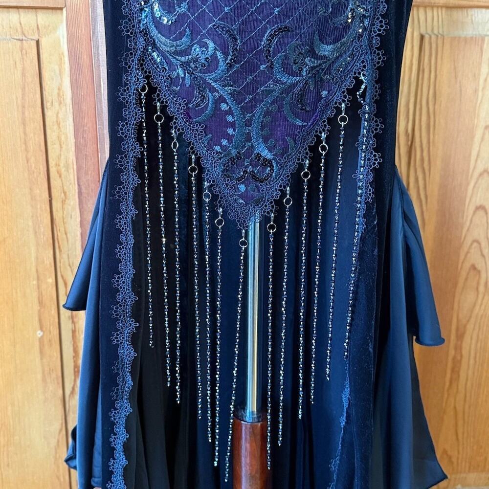 Devil Fashion Gothic Victorian 'Vampire Masquerade' Purple Black Velvet Gown - Picture 5 of 15